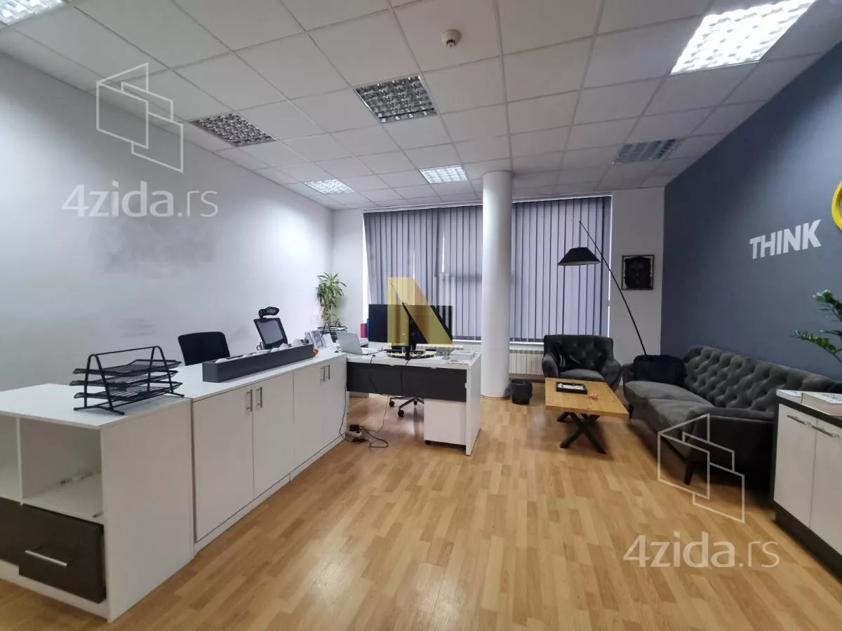 Poslovna zgrada | 4zida