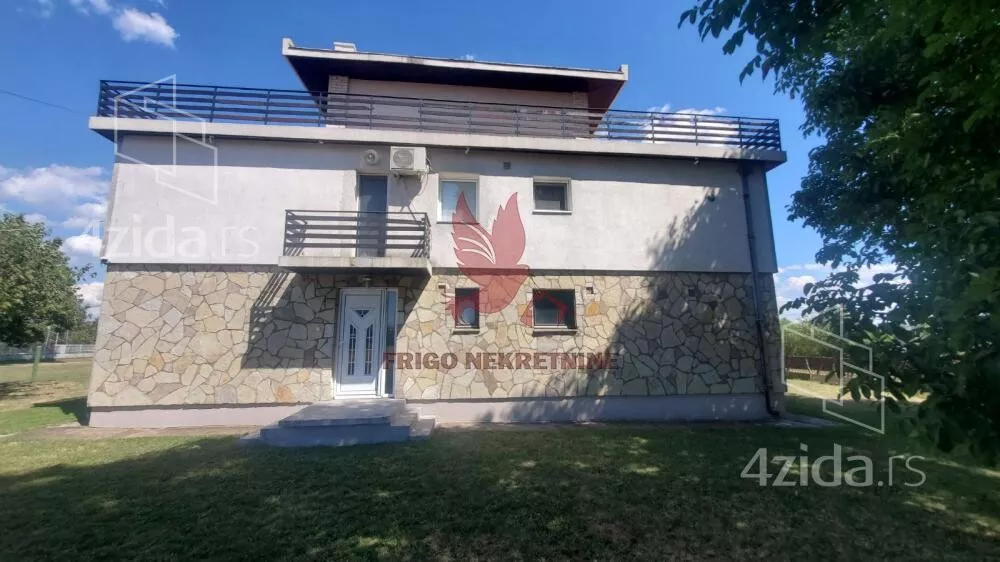 Šestoiposoban stan | 4zida