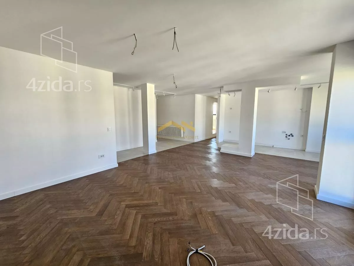 Četvoroiposoban stan | 4zida