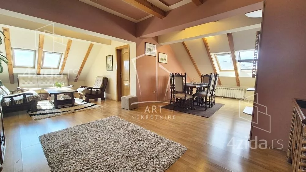 Četvoroiposoban stan | 4zida