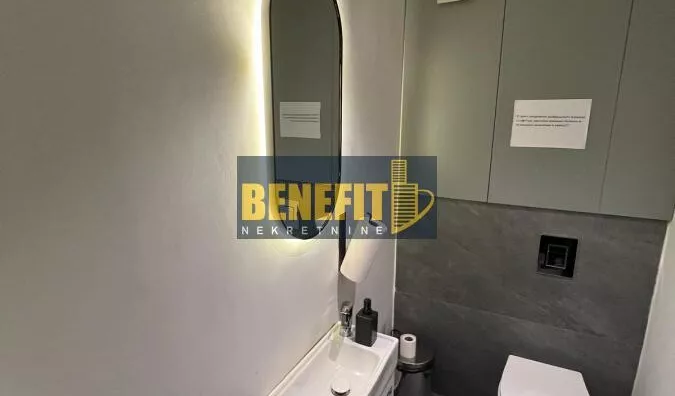 Poslovna zgrada | 4zida