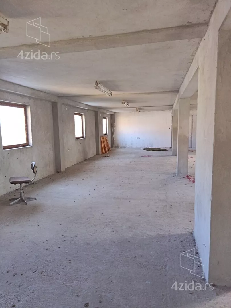 Poslovna zgrada | 4zida