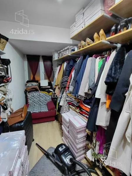 Četvoroiposoban stan | 4zida