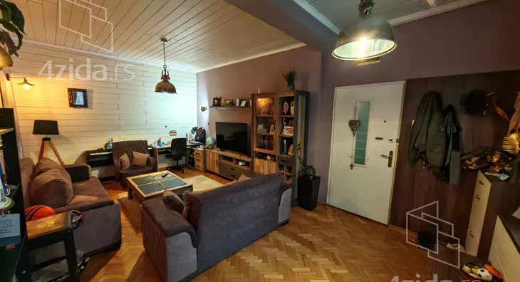 Troiposoban stan | 4zida