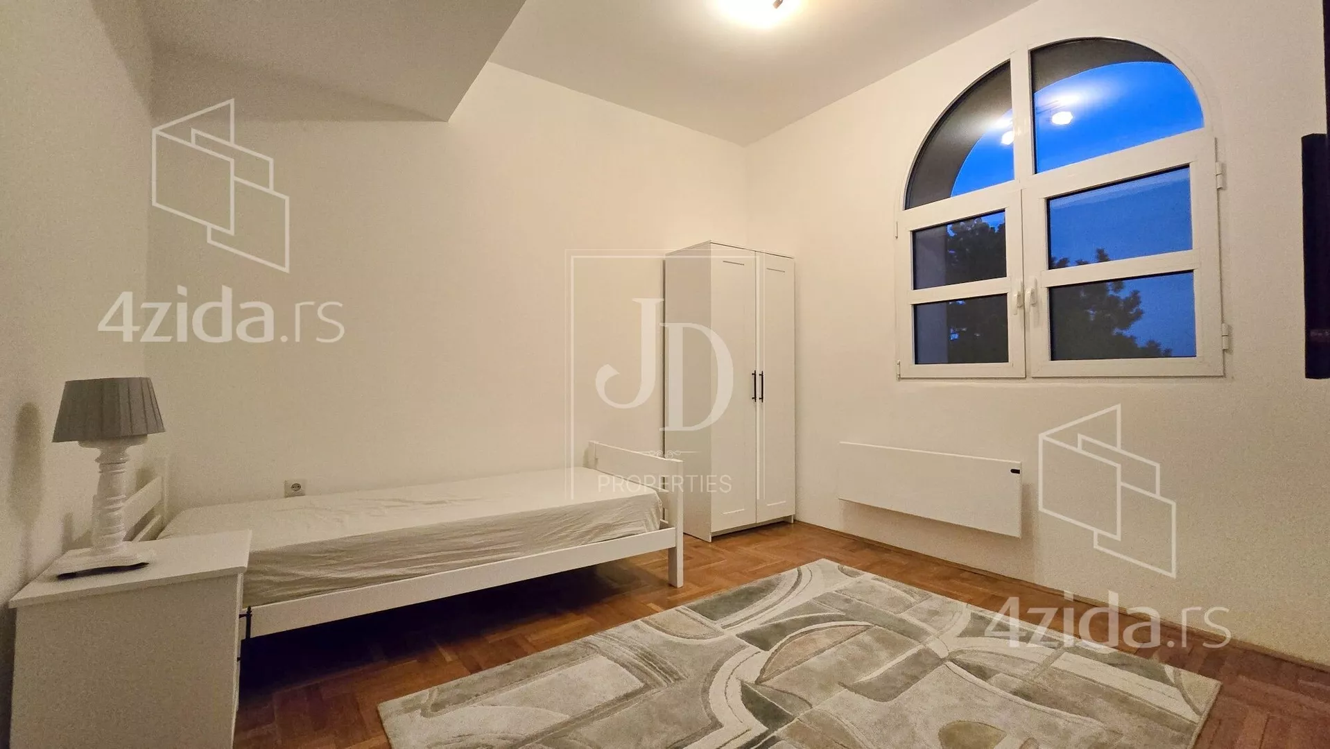 Petosoban stan | 4zida