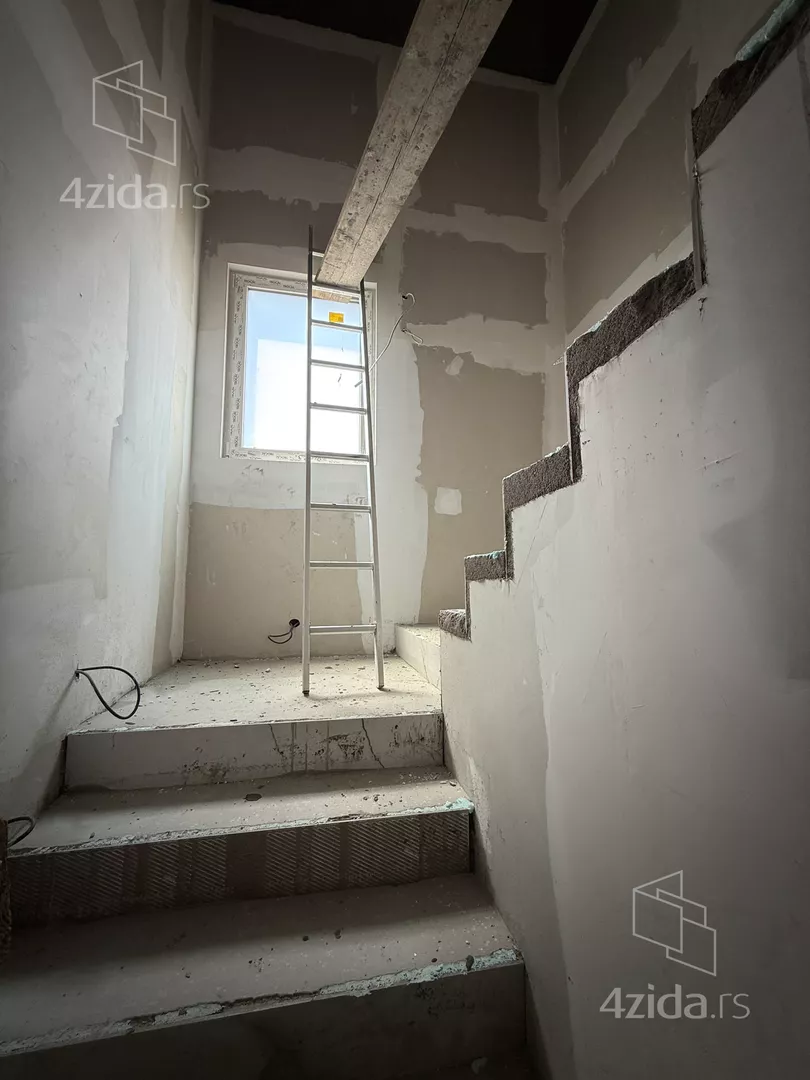 Šestosoban stan | 4zida