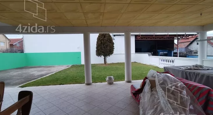 Poslovna zgrada | 4zida