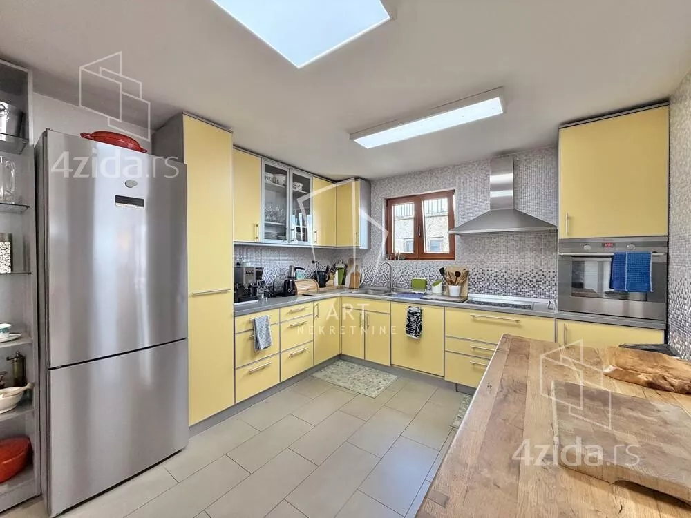 Četvoroiposoban stan | 4zida