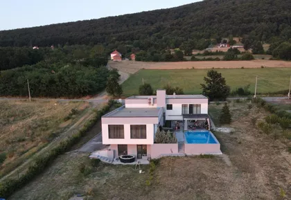 Rogača | 4zida.rs