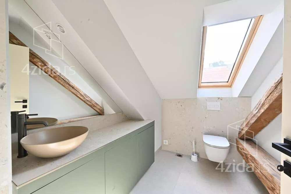 Poslovna zgrada | 4zida