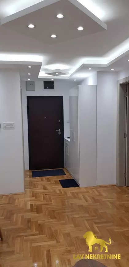 BRAĆE RIBNIKAR | 4zida.rs