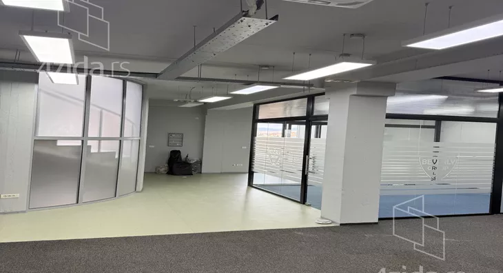 Poslovna zgrada | 4zida