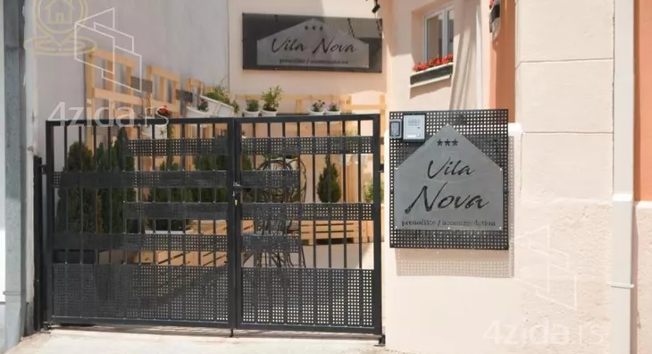 Poslovna zgrada | 4zida