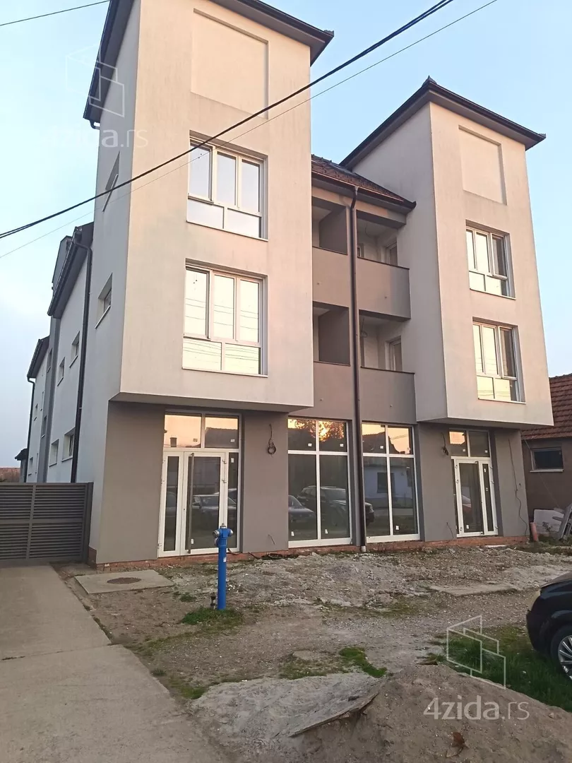 Poslovna zgrada | 4zida