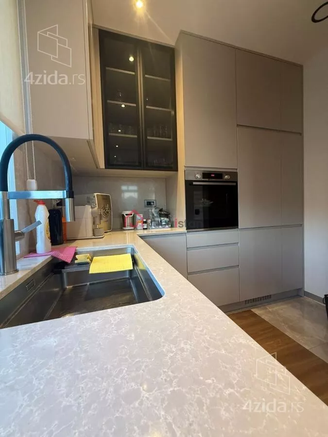 Petosoban stan | 4zida