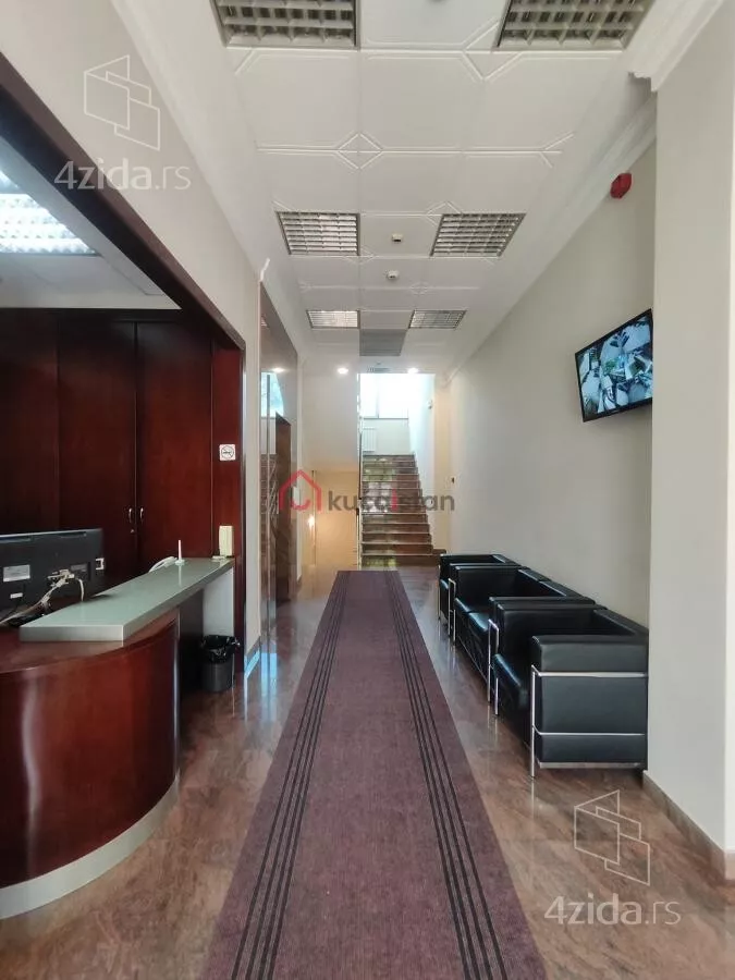 Poslovna zgrada | 4zida