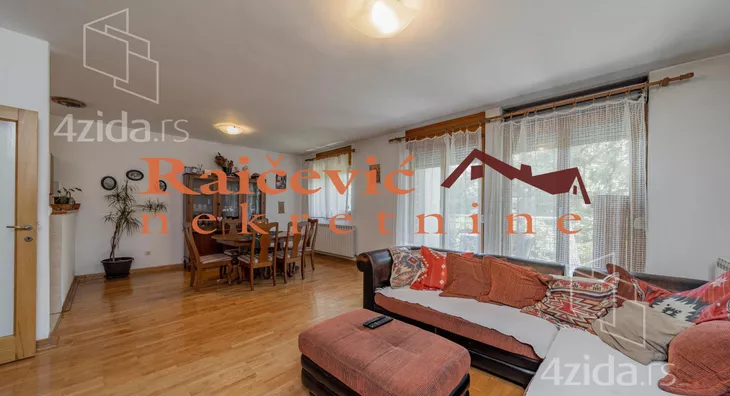 Petosoban stan | 4zida