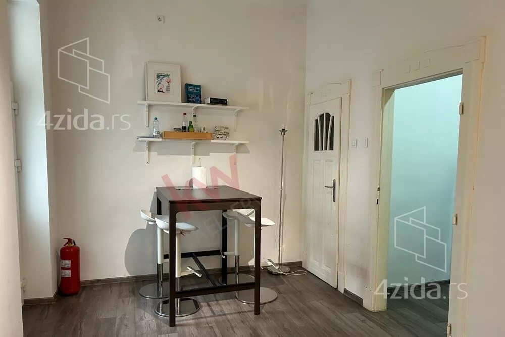 Šestosoban stan | 4zida