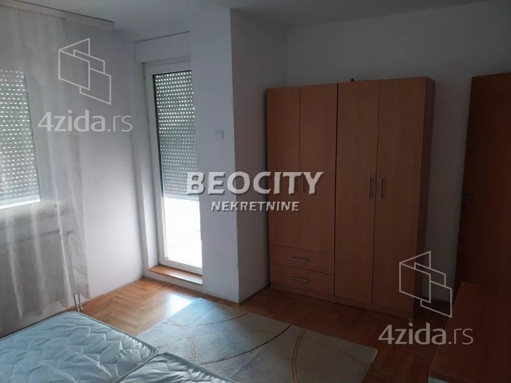 Četvoroiposoban stan | 4zida