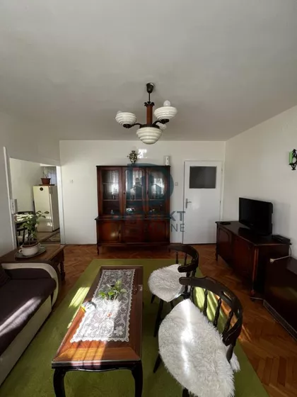 Crveni Pevac | 4zida.rs