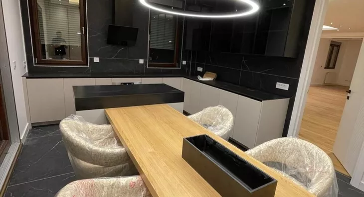 Šestoiposoban stan | 4zida