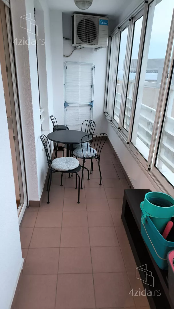 Četvoroiposoban stan | 4zida