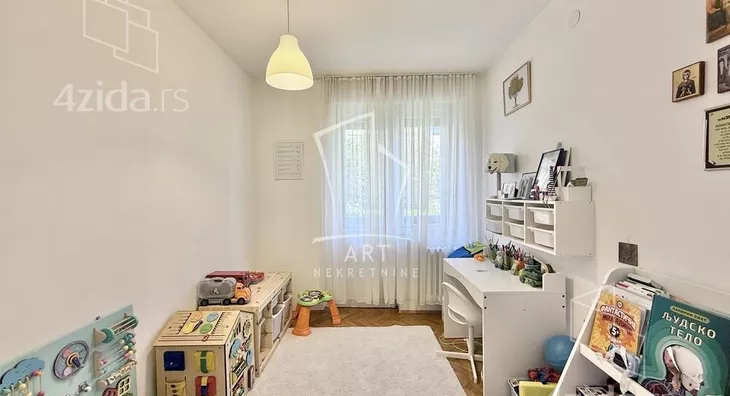 Petosoban stan | 4zida