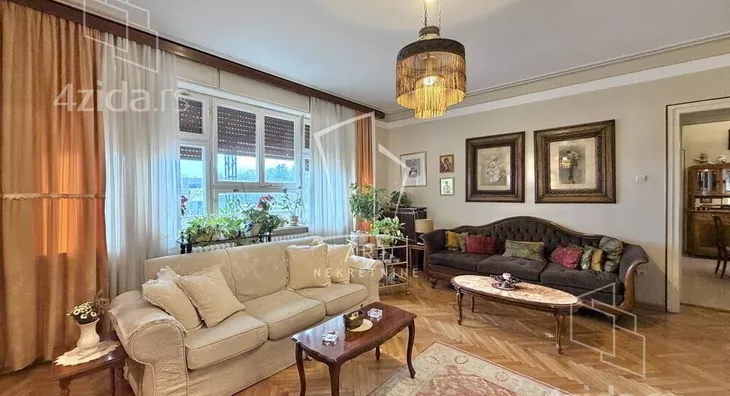 Petoiposoban stan | 4zida