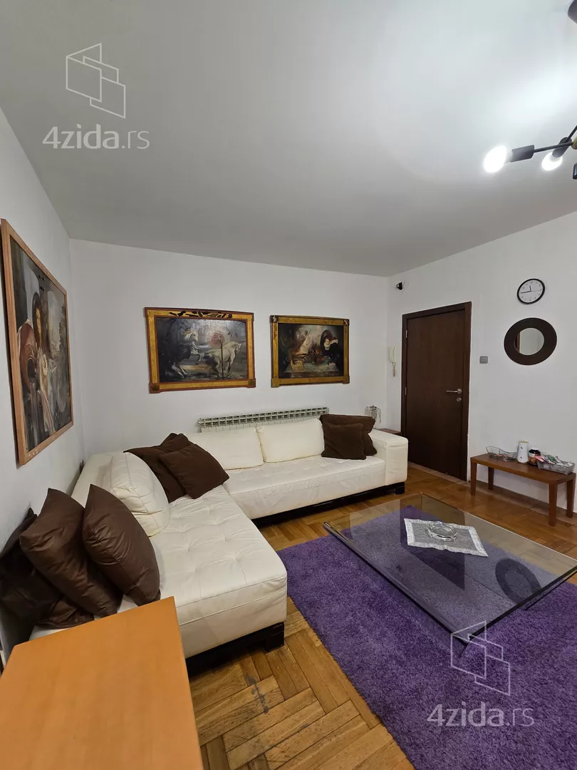 Šestosoban stan | 4zida