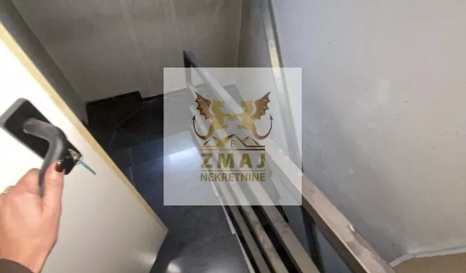 Poslovna zgrada | 4zida