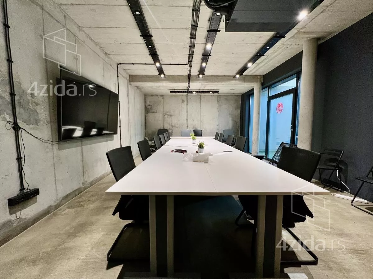 Poslovna zgrada | 4zida