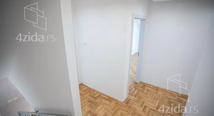 Četvoroiposoban stan | 4zida