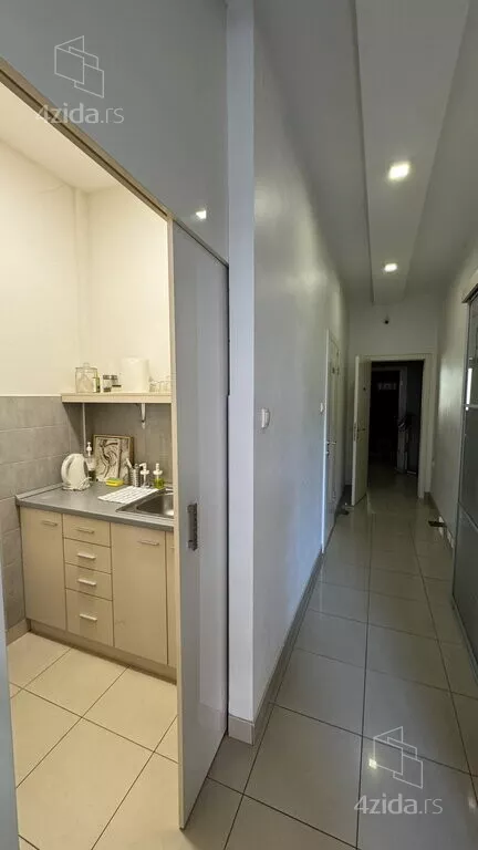 Сдается коммерческое помещение, Partizanska, 900€, 94m² — фото