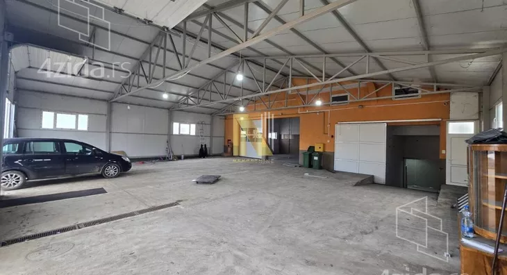 Poslovna zgrada | 4zida