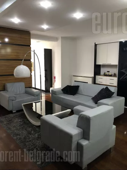 CRVENI KRST | 4zida.rs