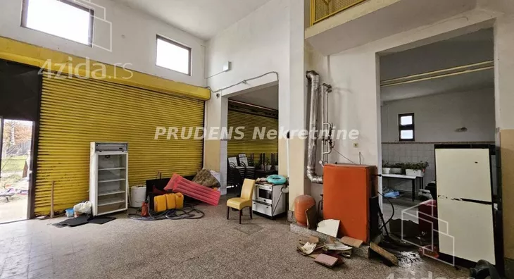 Poslovna zgrada | 4zida