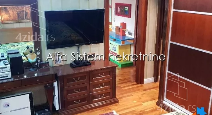 Petosoban stan | 4zida