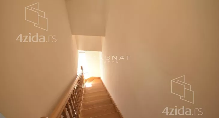 Četvoroiposoban stan | 4zida