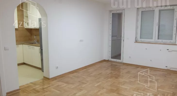 Četvoroiposoban stan | 4zida