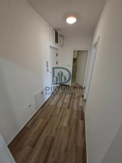 Crveni Pevac | 4zida.rs