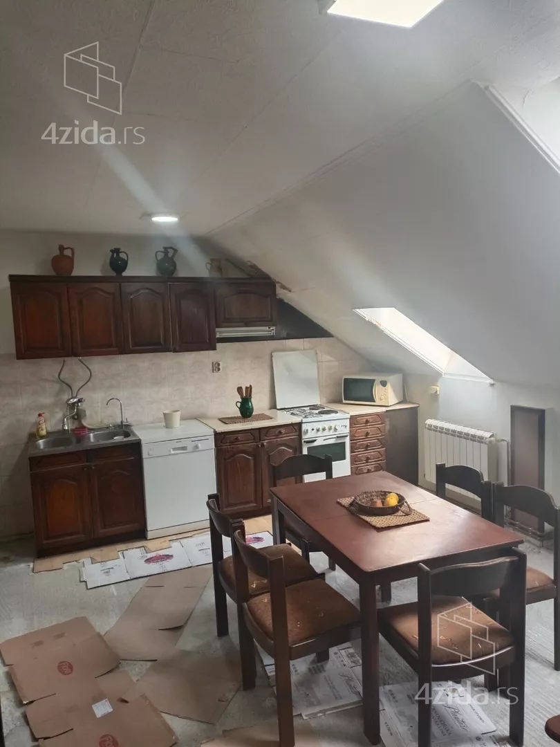 Troiposoban stan | 4zida