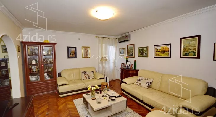 Petosoban stan | 4zida