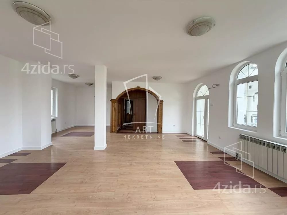 Poslovna zgrada | 4zida