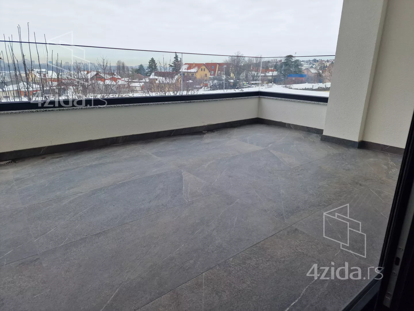 Petosoban stan | 4zida