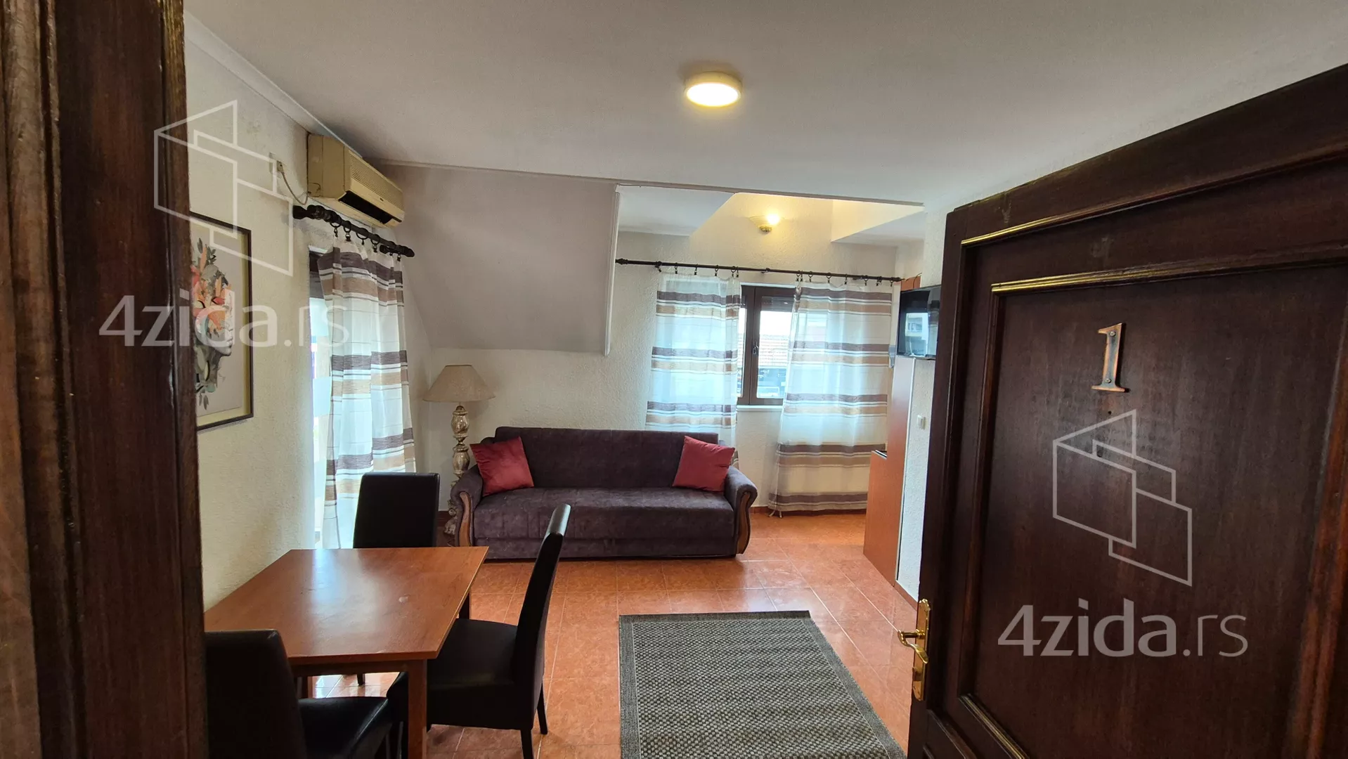 Jednoiposoban stan | 4zida