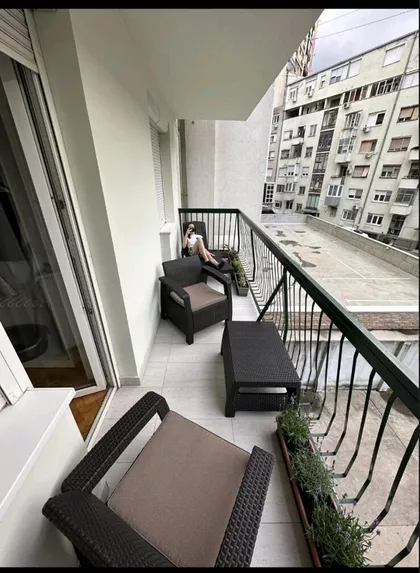 Lasla Gala | 4zida.rs