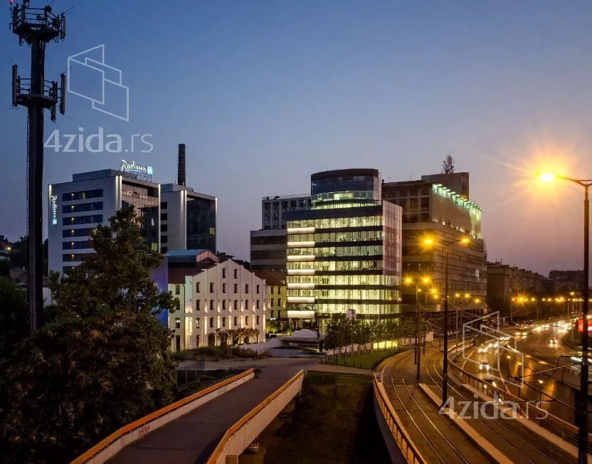 Poslovna zgrada | 4zida