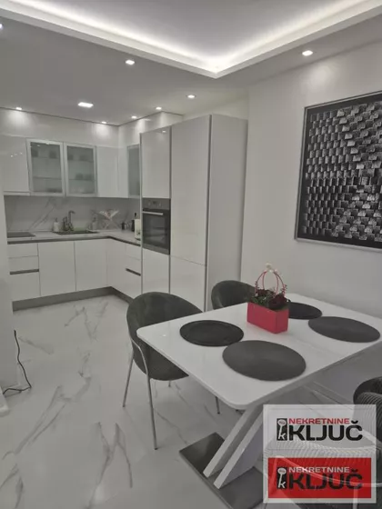 Lipov Gaj | 4zida.rs