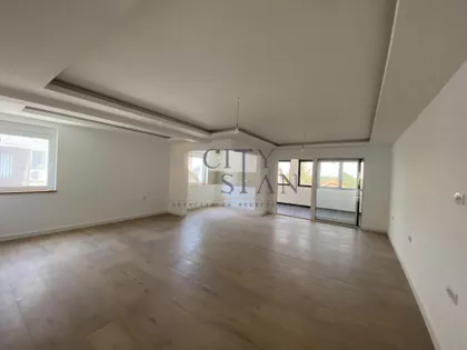Izletnička | 4zida.rs