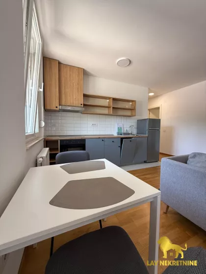 LAZE LAZAREVIĆA | 4zida.rs